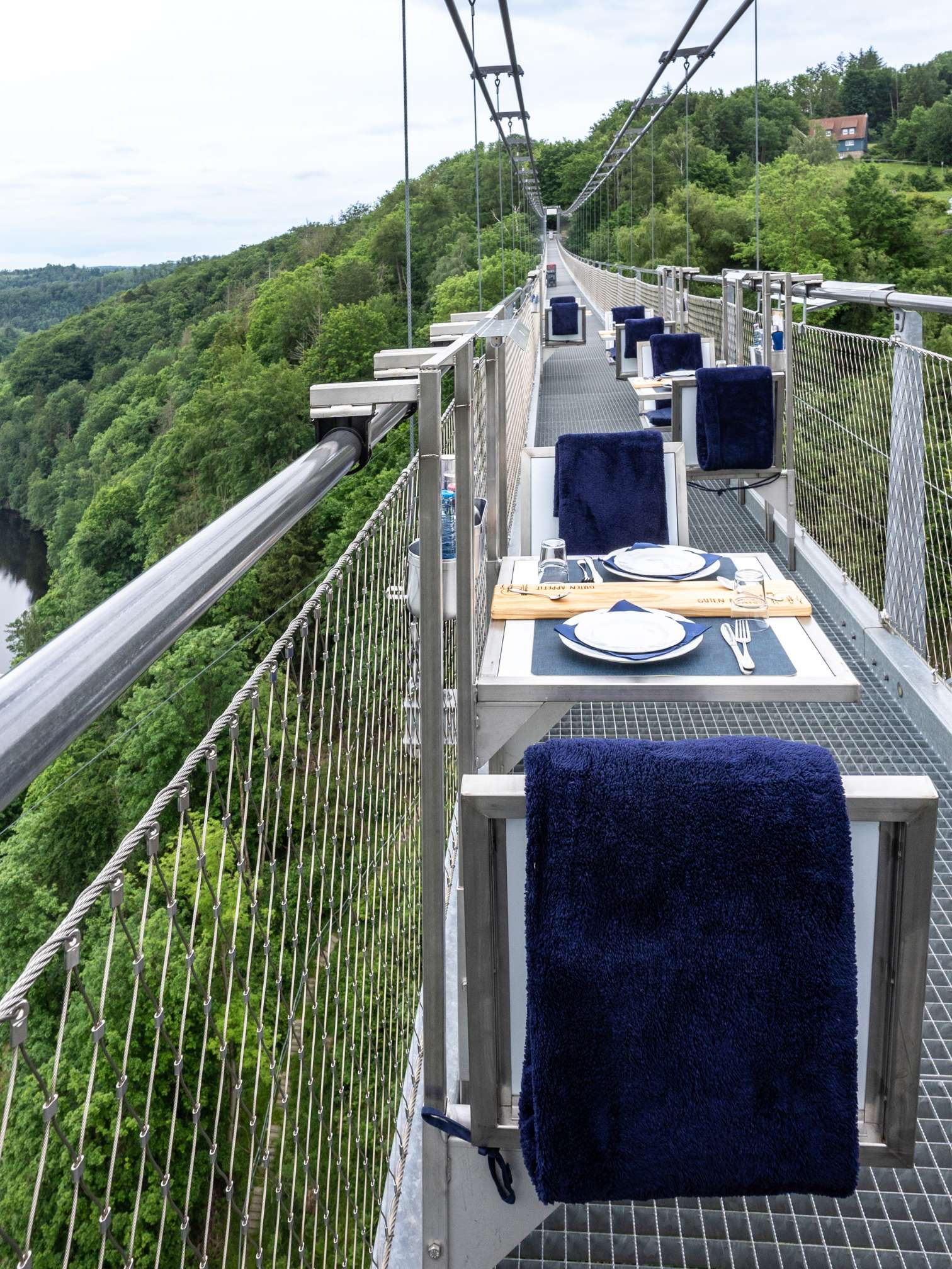 Dinner in the high Tische