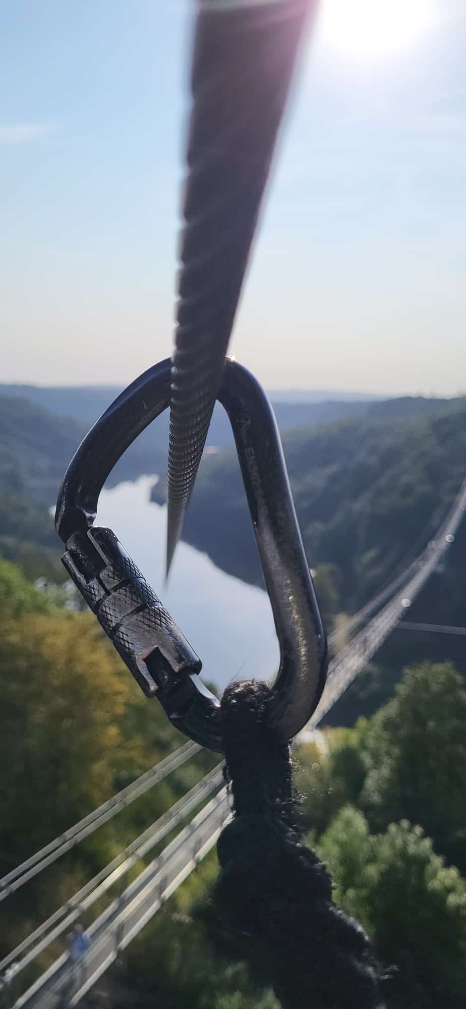 Megazipline_Karabiner